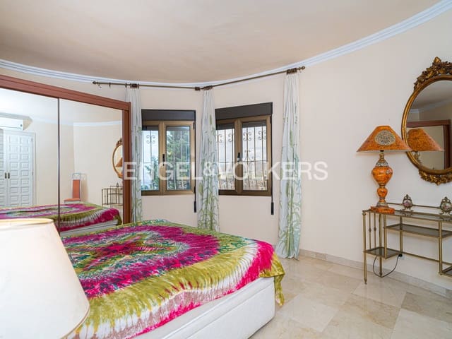 5 chambre Villa/Maison à vendre à Juzgados - Plaza de Toros, Benidorm avec piscine garage - 995 000 € (Ref: 9904954)