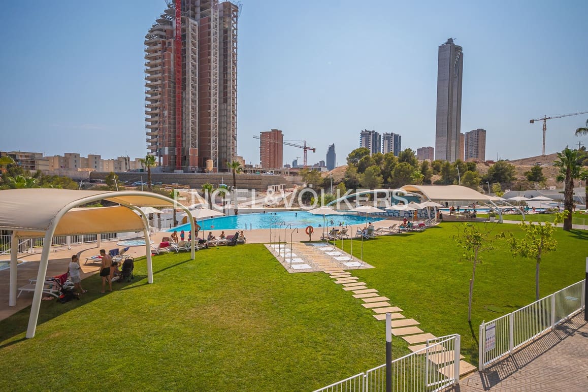 2 soveværelse Lejlighed til salg i Benidorm med swimmingpool garage - € 550.000 (Ref: 9905193)