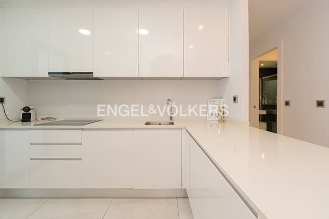 Apartamento de 2 habitaciones en Juzgados - Plaza de Toros, Benidorm en venta con piscina garaje - 550.000 € (Ref: 9905193)