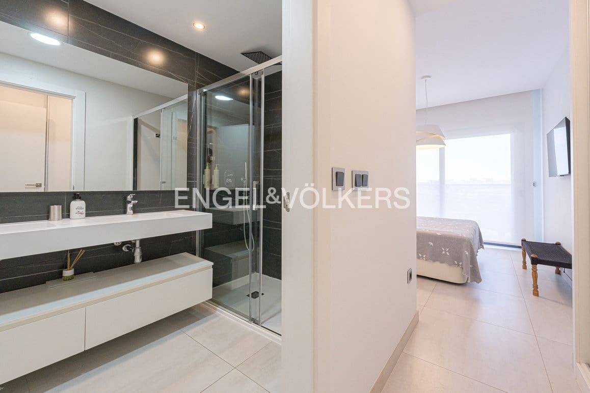 2 soverom Leilighet til salgs i Benidorm med svømmebasseng garasje - € 550 000 (Ref: 9905193)