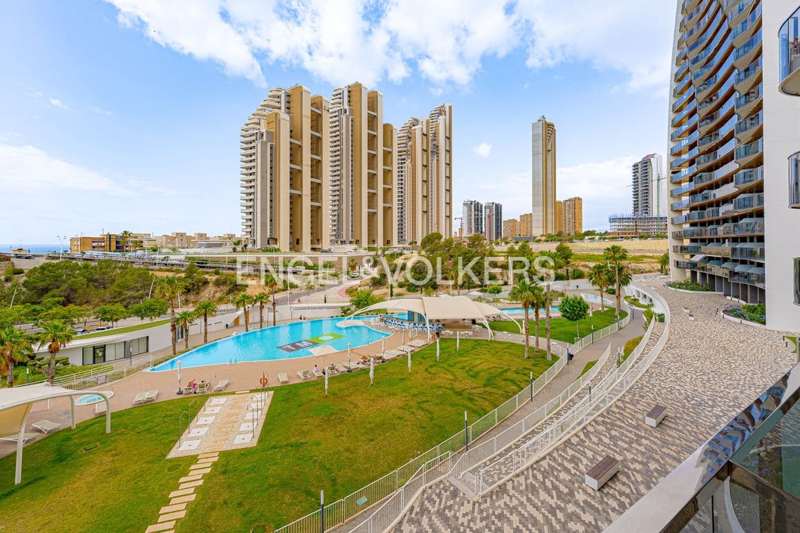 2 soverom Leilighet til salgs i Benidorm med svømmebasseng garasje - € 550 000 (Ref: 9905193)
