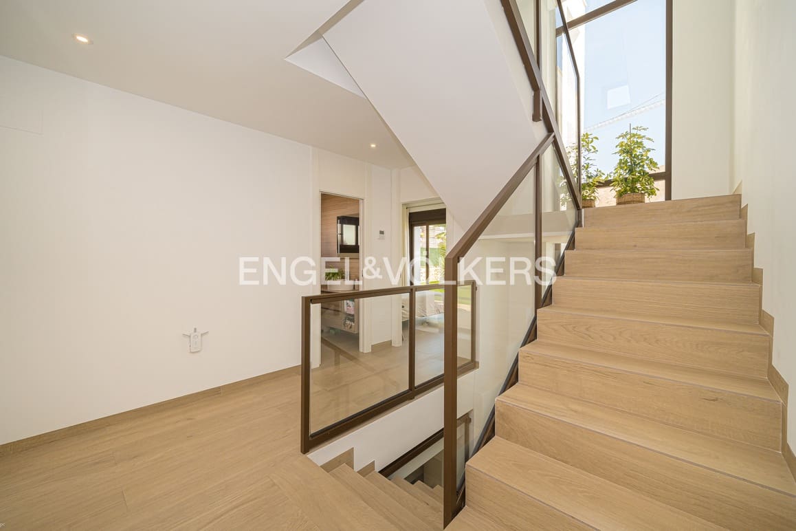 5 sypialnia Willa na sprzedaż w Finestrat z basenem garażem - 895 000 € (Ref: 9932297)