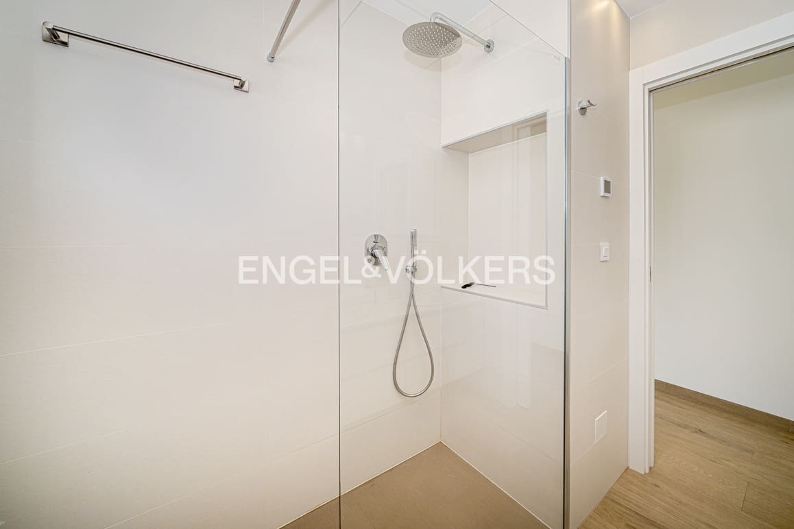 5 sypialnia Willa na sprzedaż w Finestrat z basenem garażem - 895 000 € (Ref: 9932297)