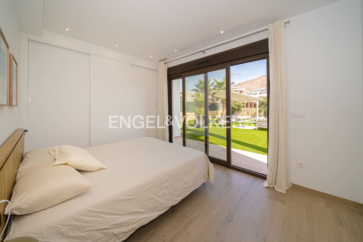 5 sypialnia Willa na sprzedaż w Finestrat z basenem garażem - 895 000 € (Ref: 9932297)