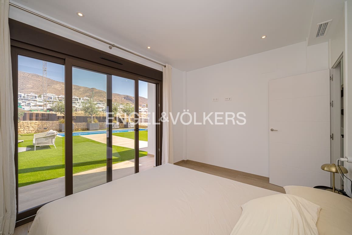5 sypialnia Willa na sprzedaż w Finestrat z basenem garażem - 895 000 € (Ref: 9932297)