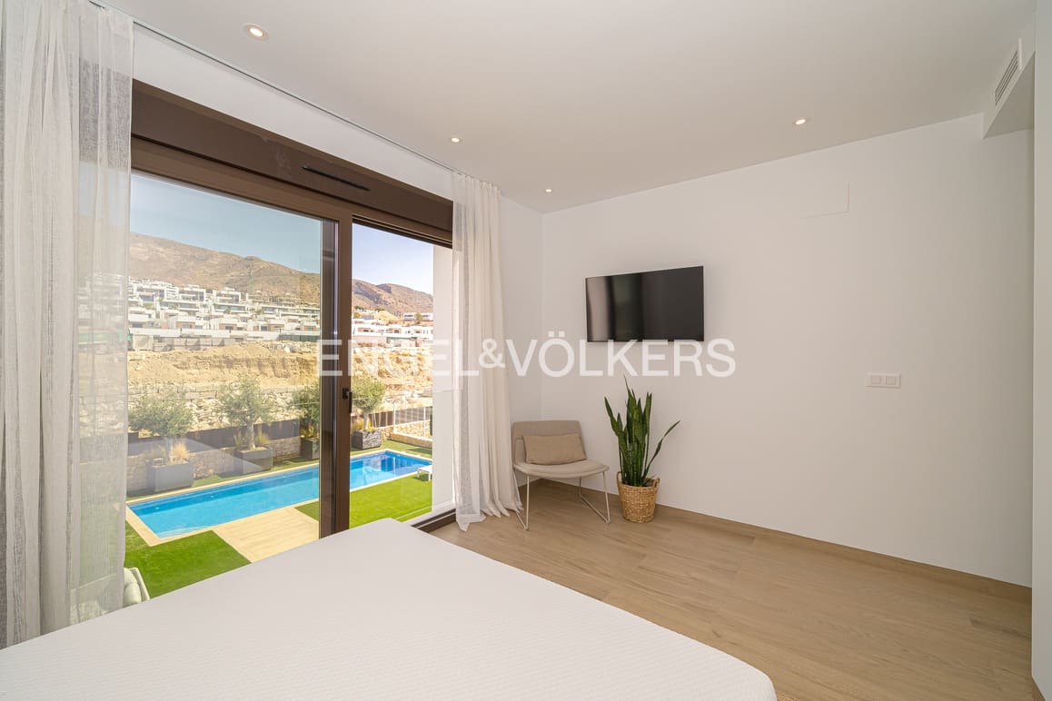 5 sypialnia Willa na sprzedaż w Finestrat z basenem garażem - 895 000 € (Ref: 9932297)