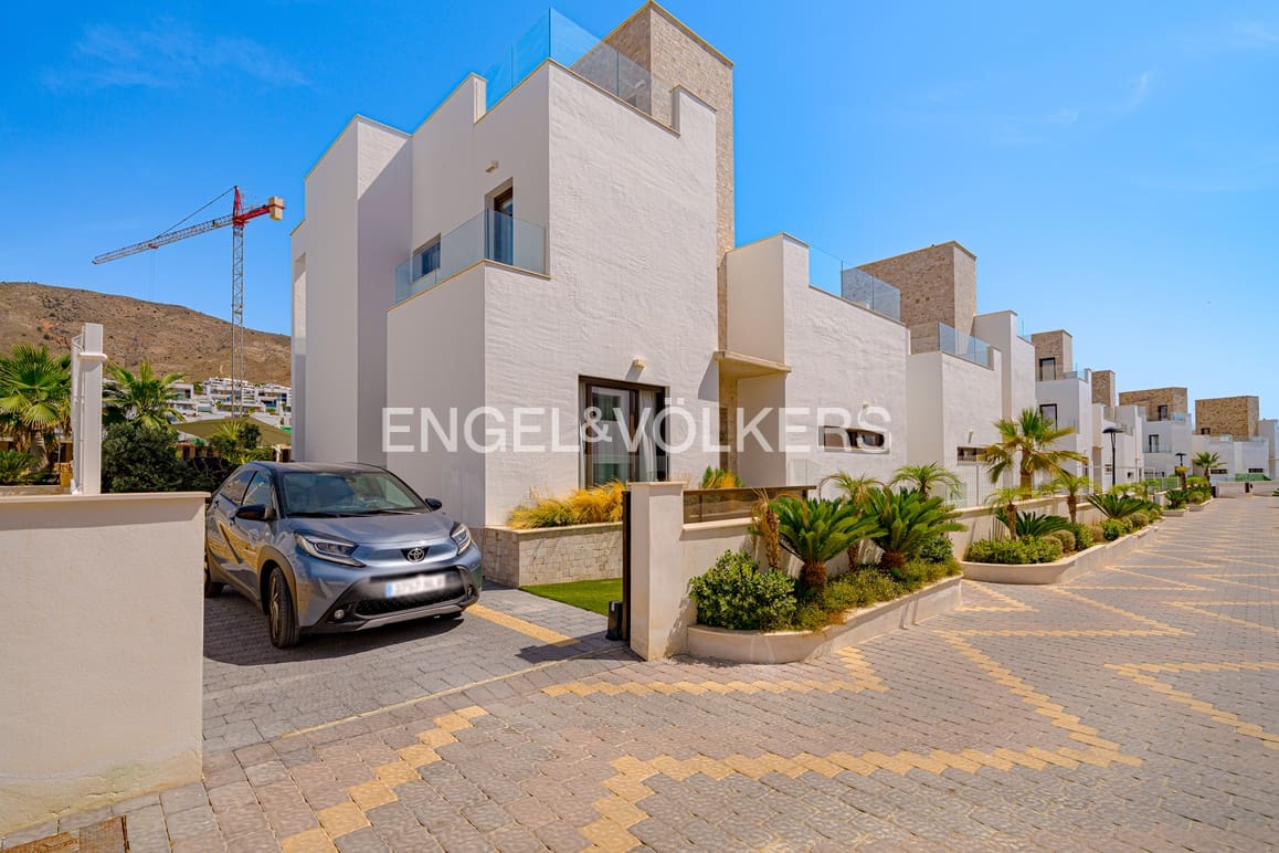 5 sypialnia Willa na sprzedaż w Finestrat z basenem garażem - 895 000 € (Ref: 9932297)