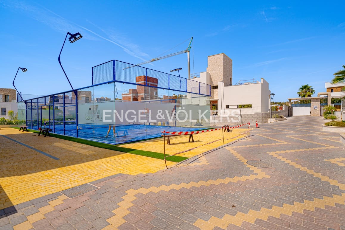 5 sypialnia Willa na sprzedaż w Finestrat z basenem garażem - 895 000 € (Ref: 9932297)