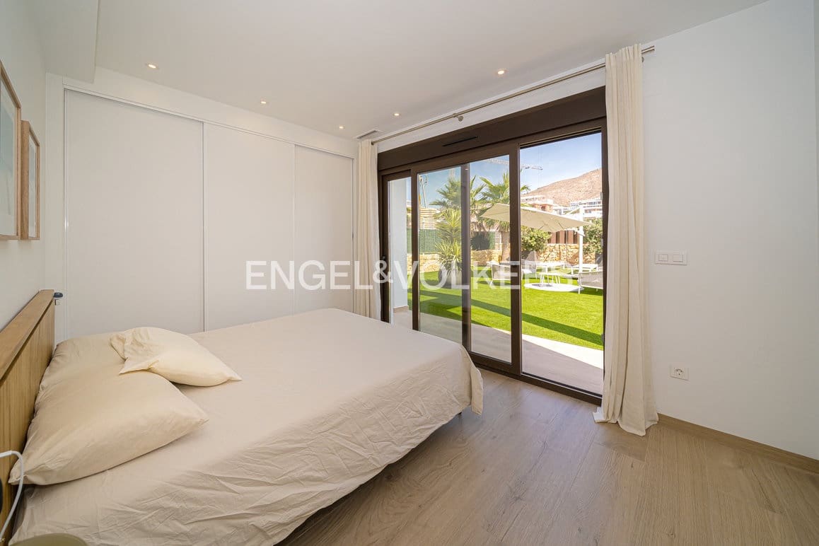 5 bedroom Villa for sale in Finestrat with pool garage - € 895,000 (Ref: 9932297)