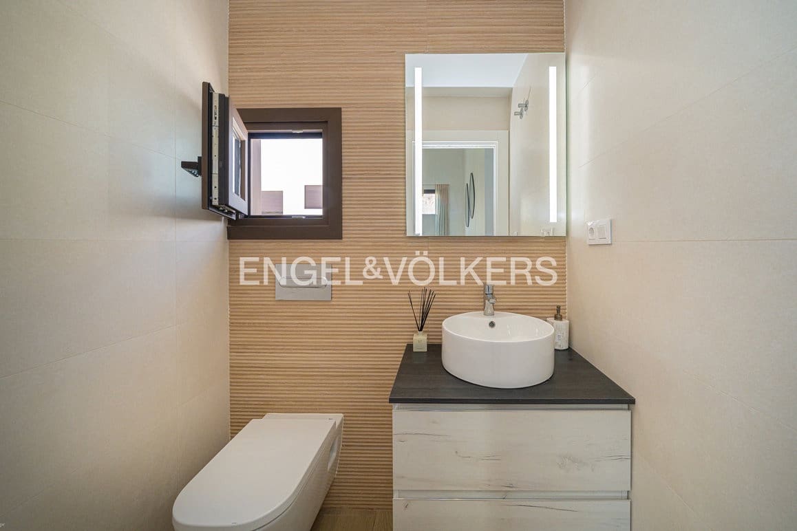5 bedroom Villa for sale in Finestrat with pool garage - € 895,000 (Ref: 9932297)