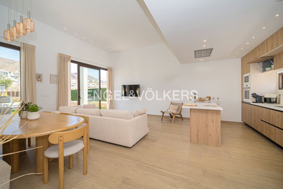 5 bedroom Villa for sale in Finestrat with pool garage - € 895,000 (Ref: 9932297)