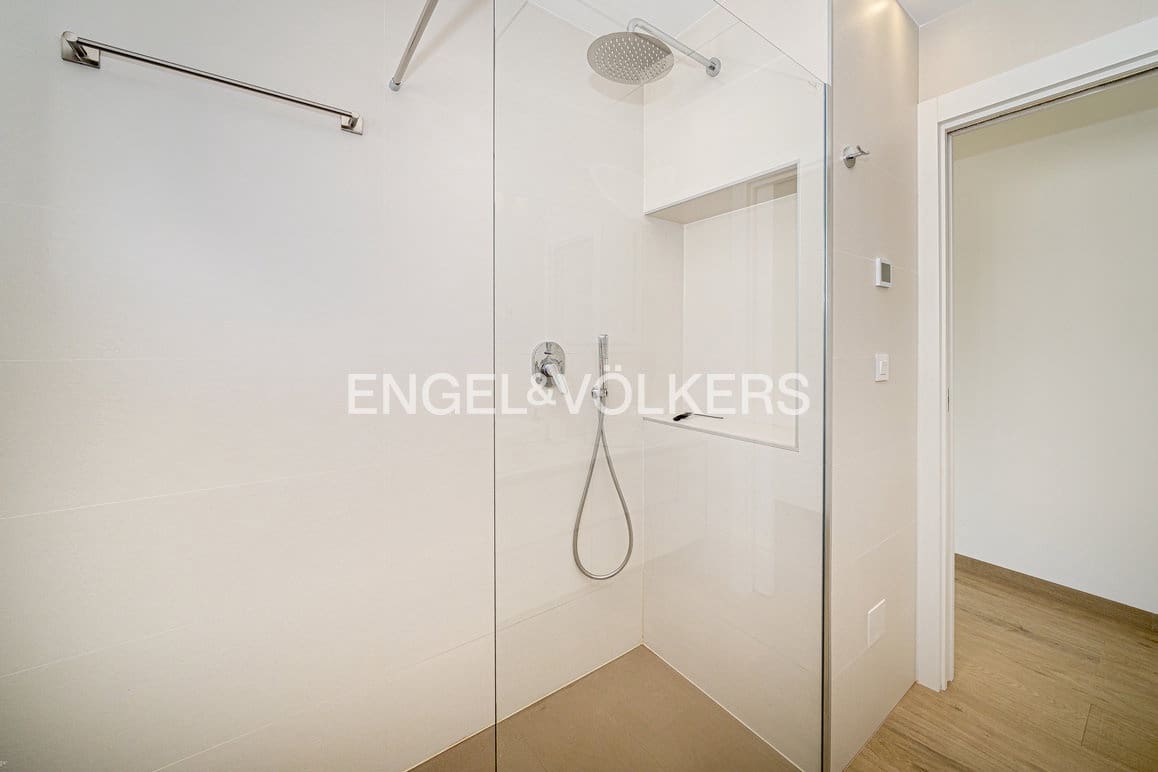 5 bedroom Villa for sale in Finestrat with pool garage - € 895,000 (Ref: 9932297)