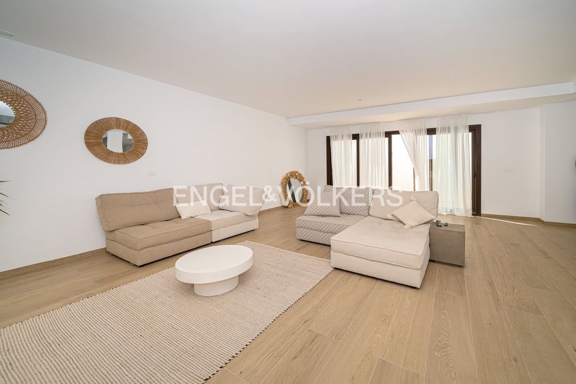 5 bedroom Villa for sale in Finestrat with pool garage - € 895,000 (Ref: 9932297)
