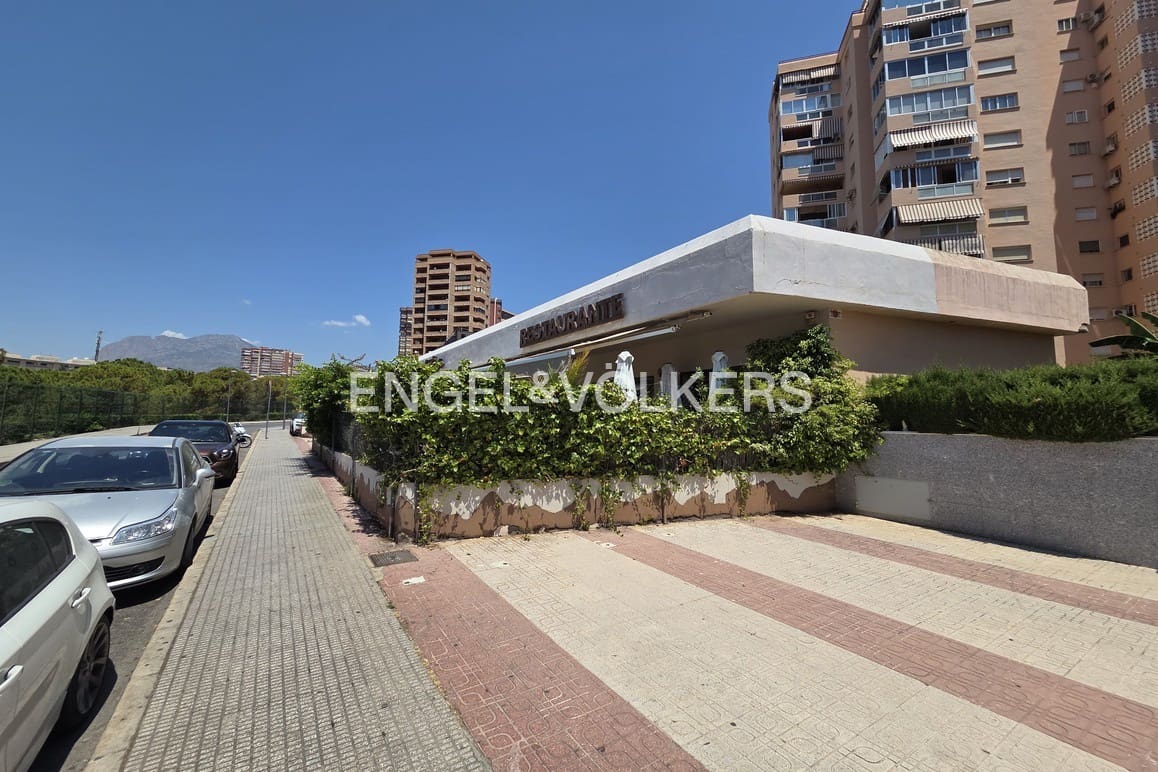 Commercial for sale in Benidorm - € 800,000 (Ref: 9935128)