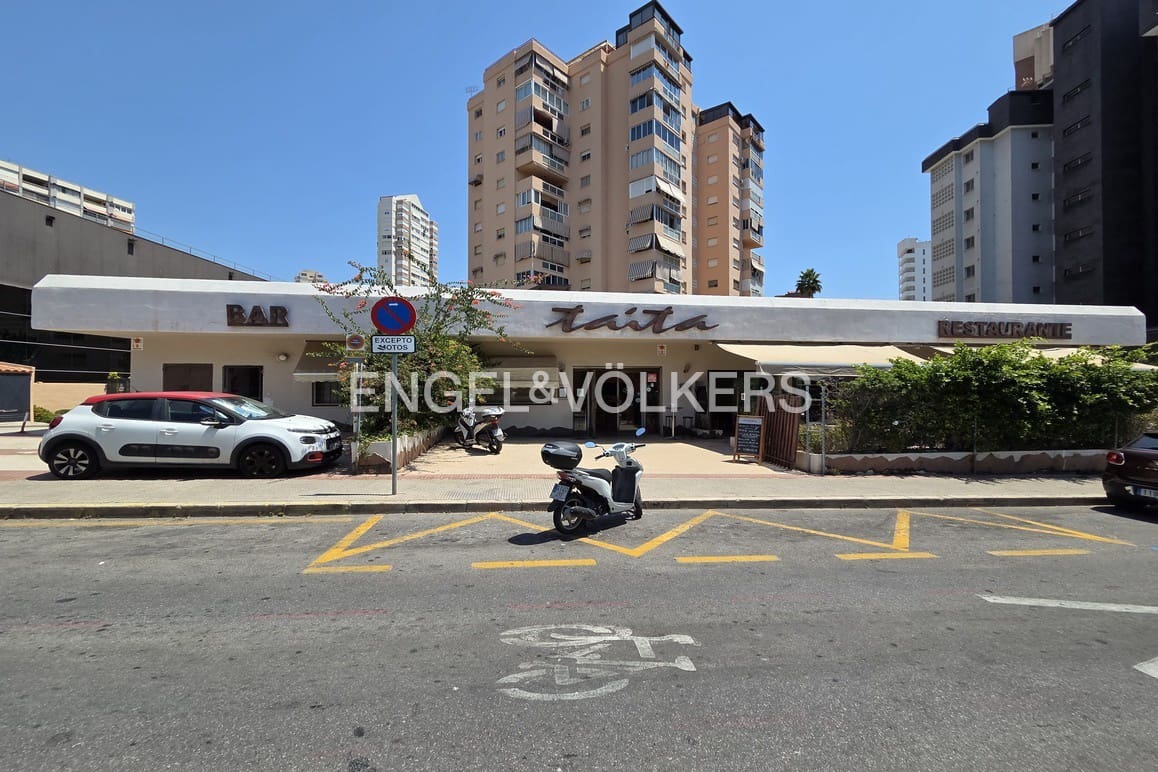 Commercial for sale in Benidorm - € 800,000 (Ref: 9935128)