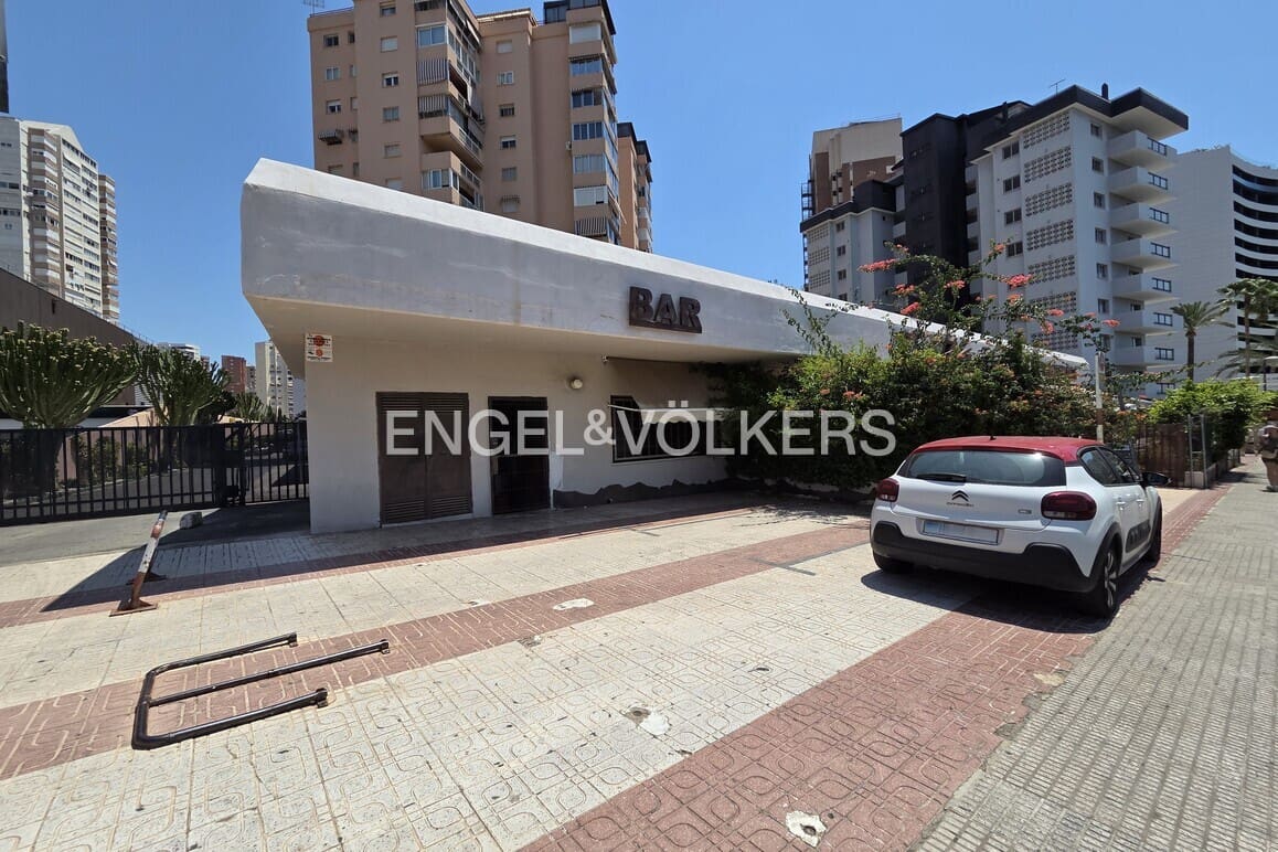 Commercial for sale in Benidorm - € 800,000 (Ref: 9935128)