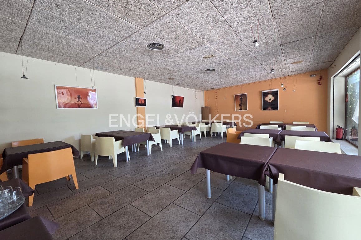 Kommersiell til salgs i Benidorm med garasje - € 800 000 (Ref: 9935128)