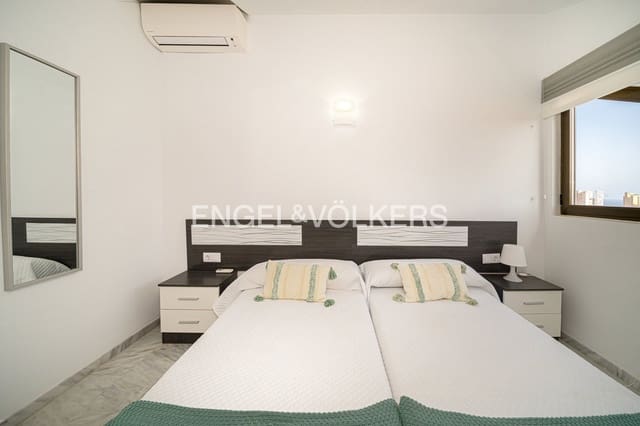 Ático de 2 habitaciones en Juzgados - Plaza de Toros, Benidorm en venta con piscina garaje - 340.000 € (Ref: 9936704)