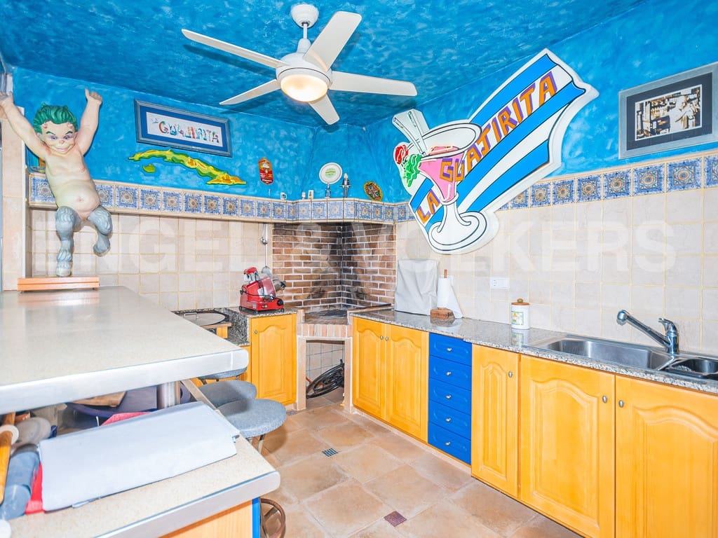 5 bedroom Villa for sale in Benidorm with pool garage - € 800,000 (Ref: 9938912)
