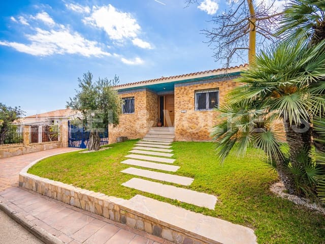5 chambre Villa/Maison à vendre à Juzgados - Plaza de Toros, Benidorm avec piscine garage - 800 000 € (Ref: 9938912)