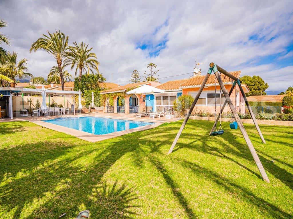 5 sypialnia Willa na sprzedaż w Benidorm z basenem garażem - 800 000 € (Ref: 9938912)