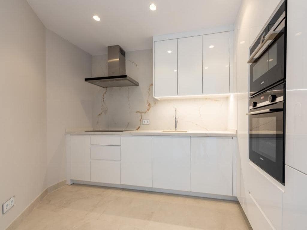 3 quarto Apartamento para venda em Benidorm com piscina garagem - 1 650 000 € (Ref: 9946049)