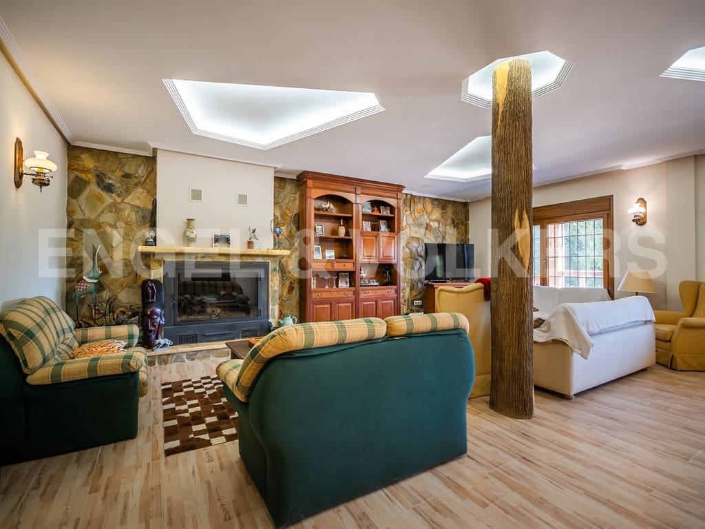 21 bedroom Finca/Country House for sale in Yeste with garage - € 6,500,000 (Ref: 9946333)