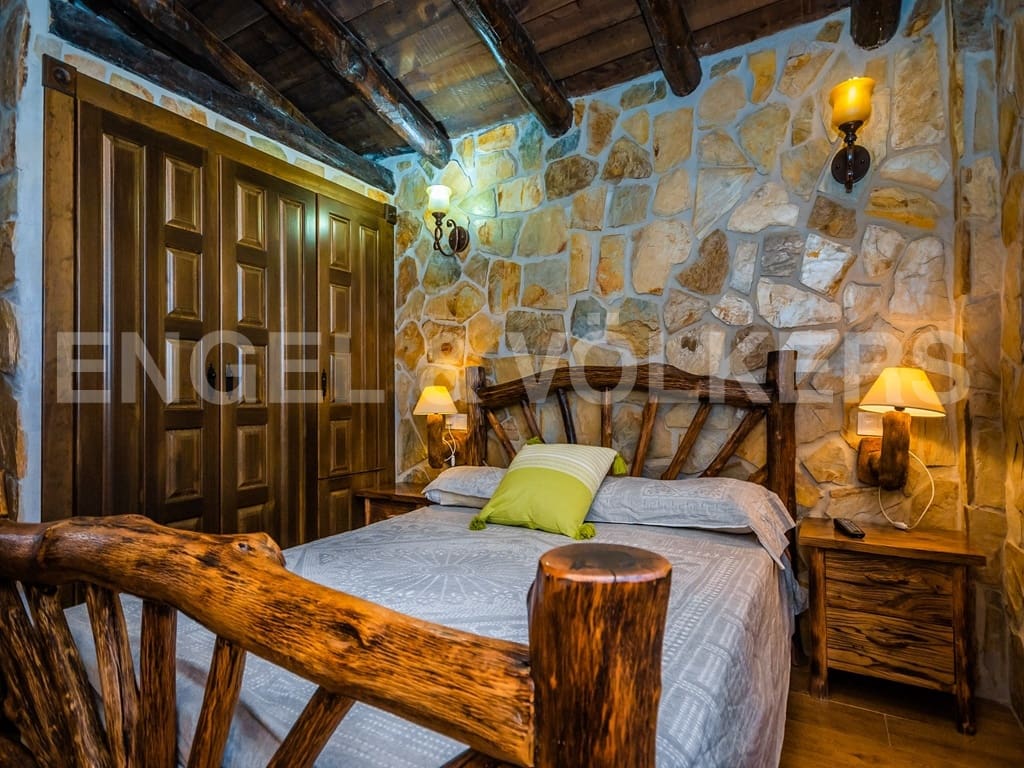 21 bedroom Finca/Country House for sale in Yeste with garage - € 6,500,000 (Ref: 9946333)