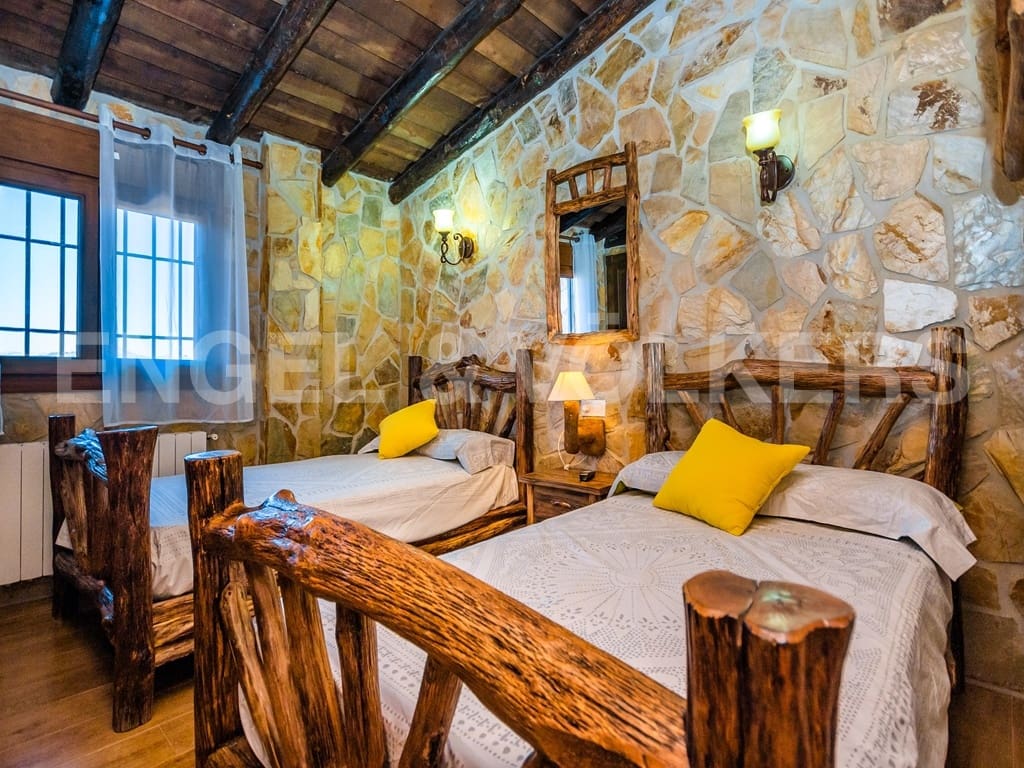21 bedroom Finca/Country House for sale in Yeste with garage - € 6,500,000 (Ref: 9946333)