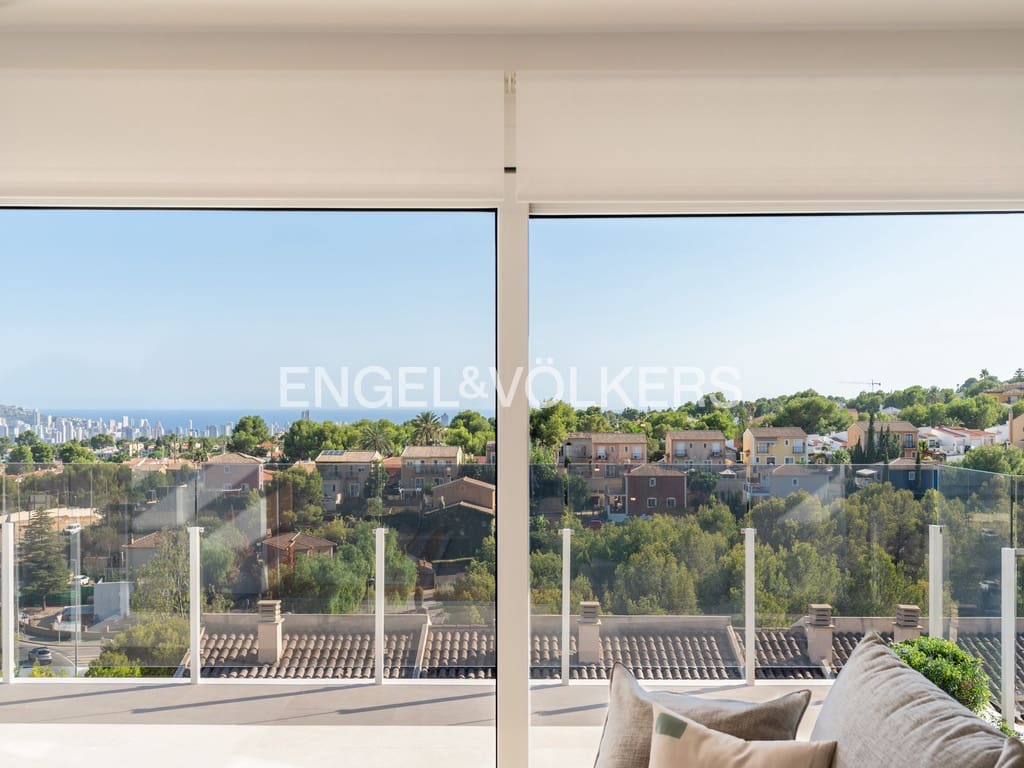 4 bedroom Villa for sale in La Nucia with pool garage - € 449,000 (Ref: 9946623)
