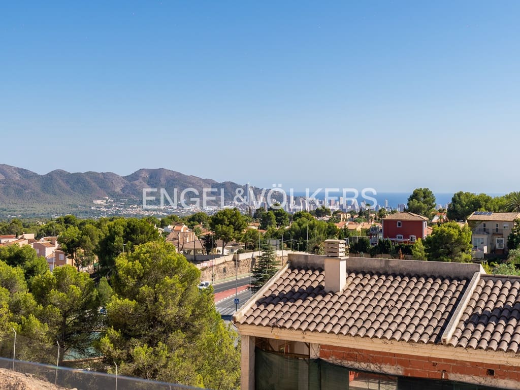 4 bedroom Villa for sale in La Nucia with pool garage - € 449,000 (Ref: 9946623)
