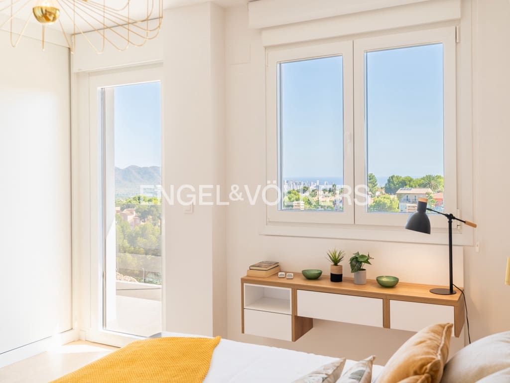 4 bedroom Villa for sale in La Nucia with pool garage - € 449,000 (Ref: 9946623)