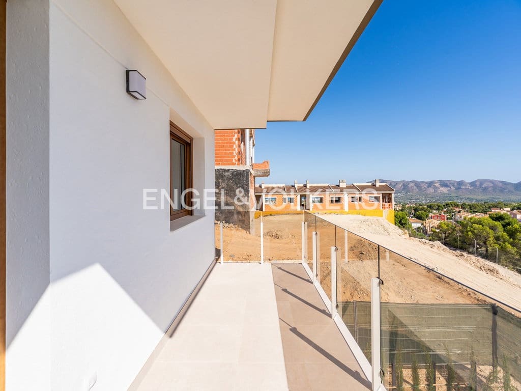 4 bedroom Villa for sale in La Nucia with pool garage - € 449,000 (Ref: 9946623)