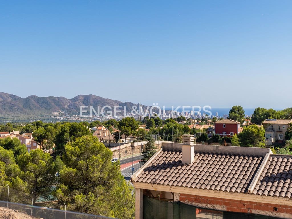 4 bedroom Villa for sale in La Nucia with pool garage - € 449,000 (Ref: 9946623)