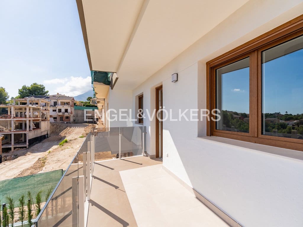 4 bedroom Villa for sale in La Nucia with pool garage - € 449,000 (Ref: 9946623)