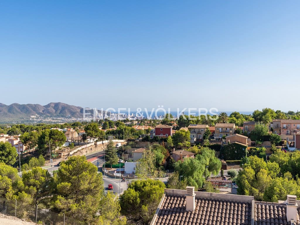 4 bedroom Villa for sale in La Nucia with pool garage - € 449,000 (Ref: 9946623)
