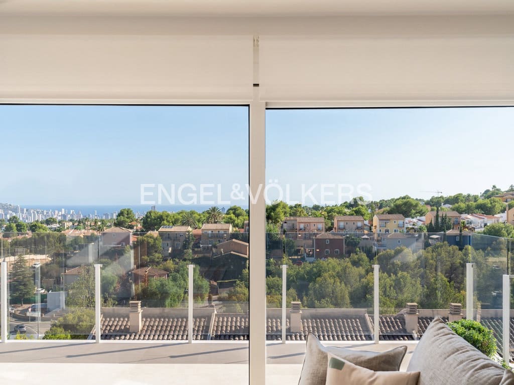 4 bedroom Villa for sale in La Nucia with pool garage - € 449,000 (Ref: 9946623)