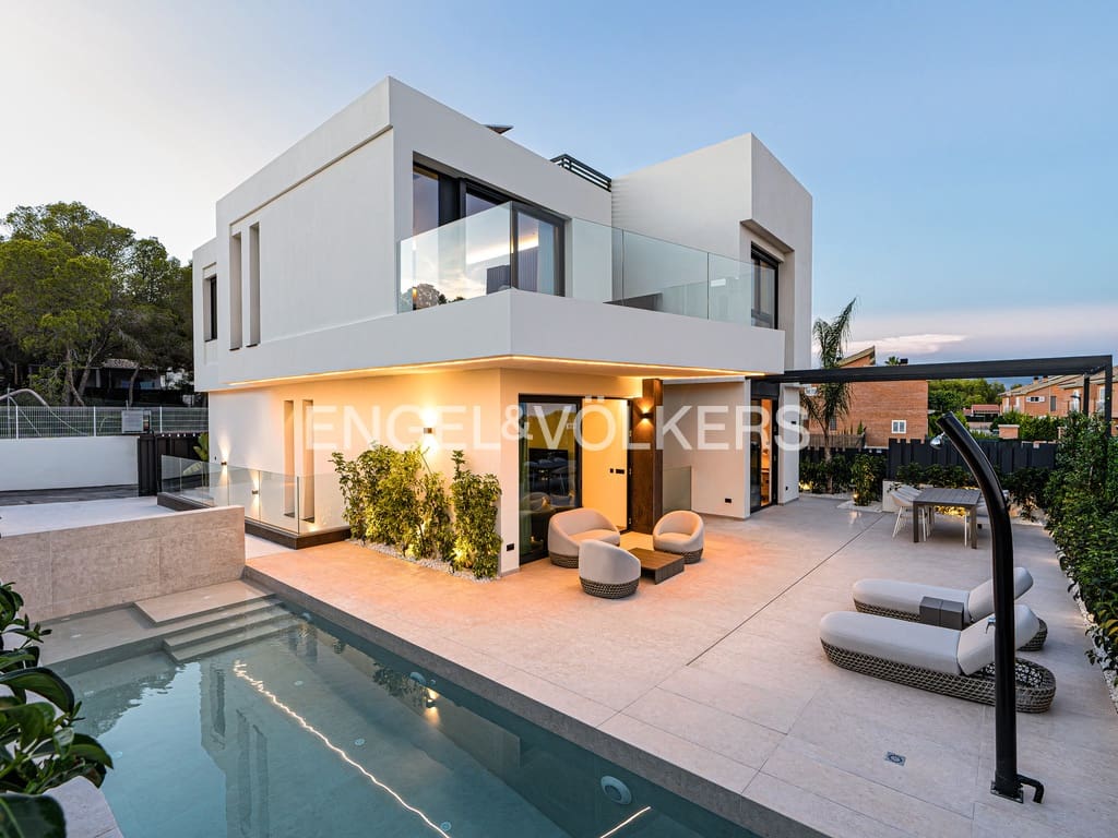 Chalet de 4 habitaciones en La Nucia en venta con piscina garaje - 1.280.000 € (Ref: 9946624)