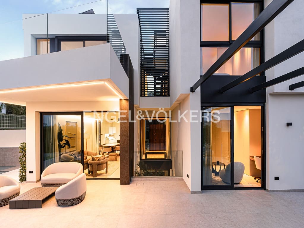 Chalet de 4 habitaciones en La Nucia en venta con piscina garaje - 1.280.000 € (Ref: 9946624)