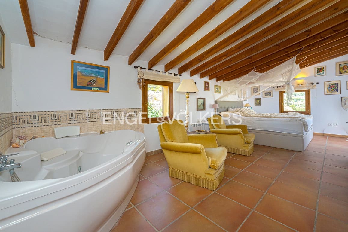 7 bedroom Finca/Country House for sale in Relleu with pool garage - € 925,000 (Ref: 9948395)