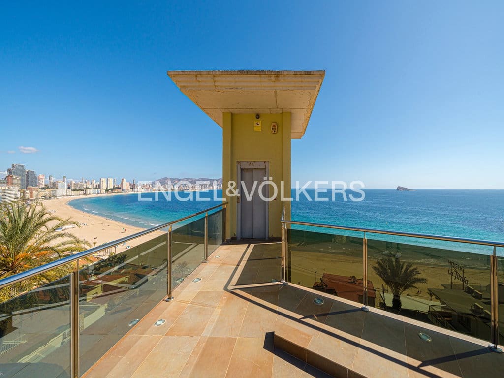 3 bedroom Villa for sale in Benidorm with garage - € 2,250,000 (Ref: 9950517)