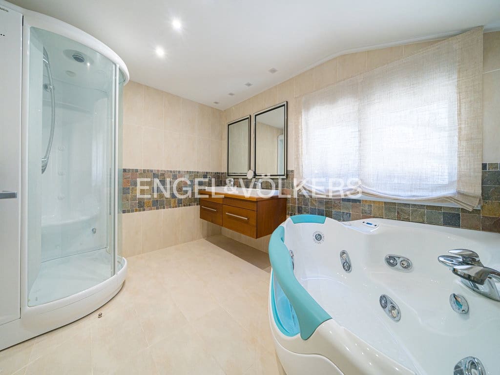 3 bedroom Villa for sale in Benidorm with garage - € 2,250,000 (Ref: 9950517)