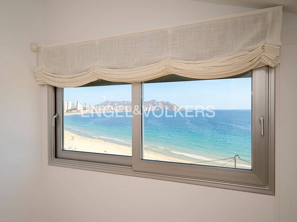 3 bedroom Villa for sale in Benidorm with garage - € 2,250,000 (Ref: 9950517)