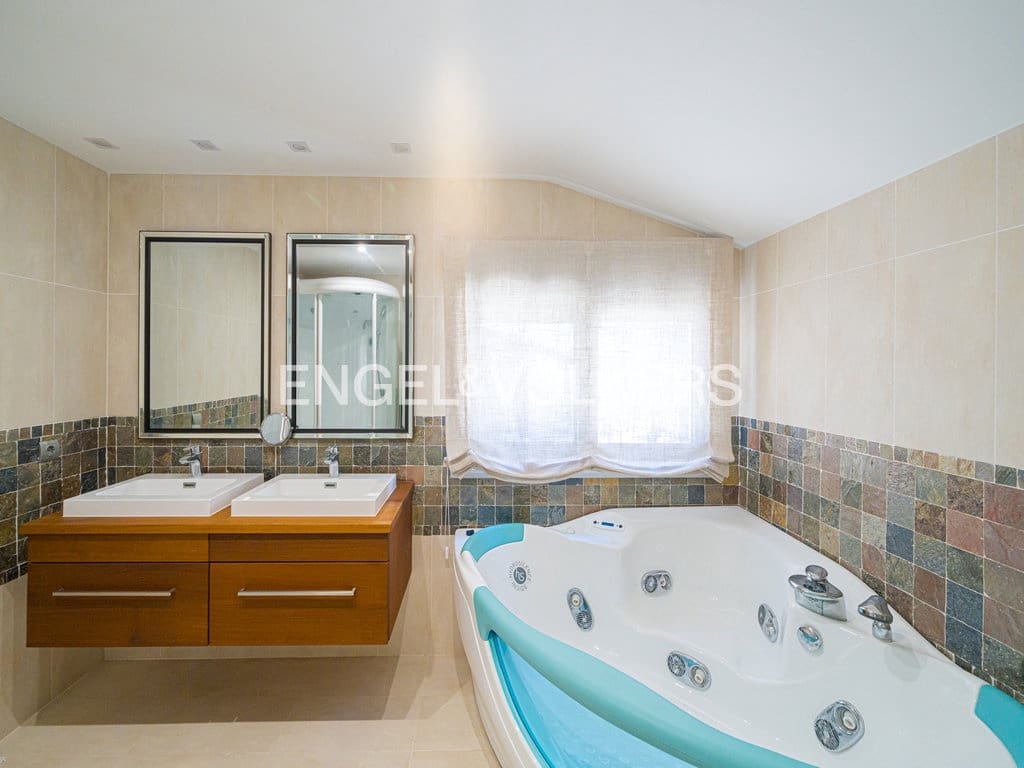 3 bedroom Villa for sale in Benidorm with garage - € 2,250,000 (Ref: 9950517)