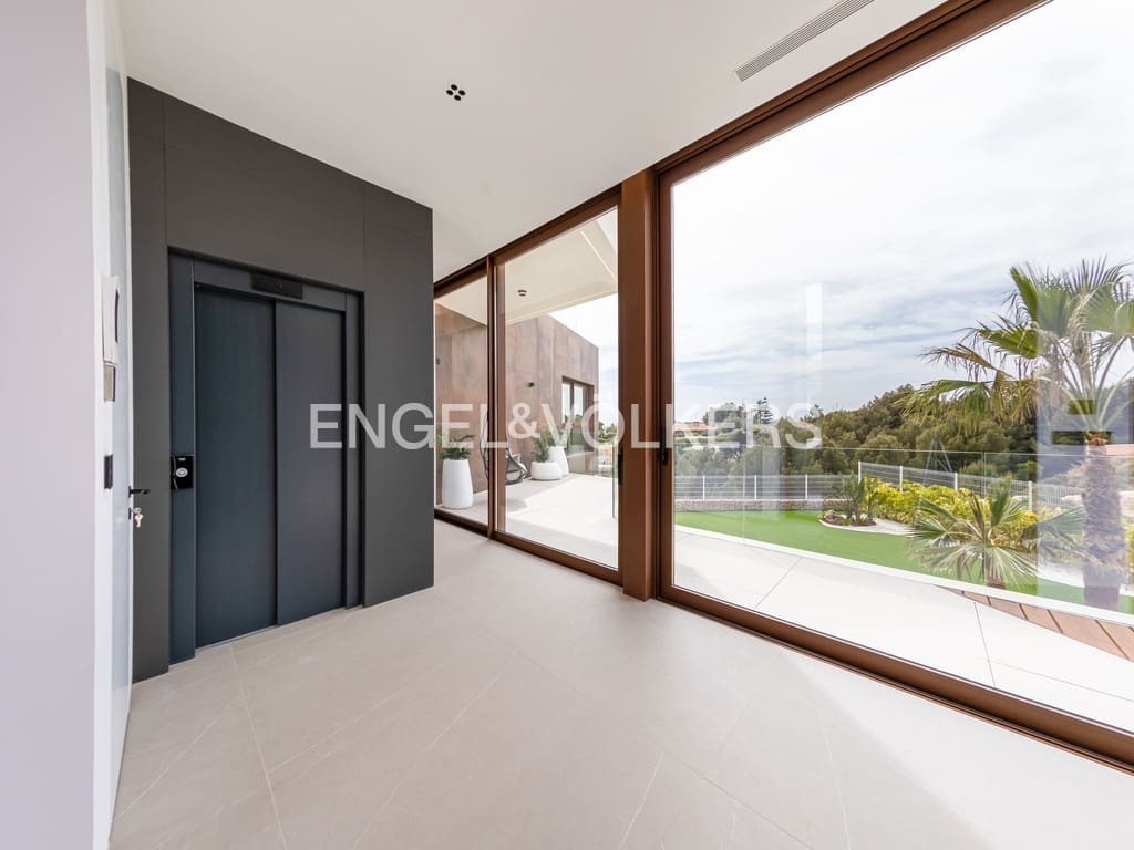 4 bedroom Villa for sale in Benidorm with pool garage - € 2,825,000 (Ref: 9956546)