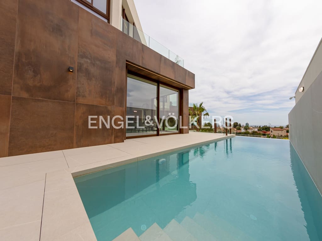 4 bedroom Villa for sale in Benidorm with pool garage - € 2,825,000 (Ref: 9956546)