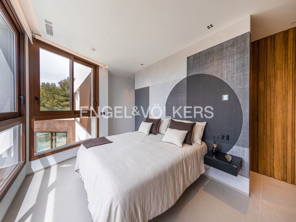 4 bedroom Villa for sale in Benidorm with pool garage - € 2,825,000 (Ref: 9956546)