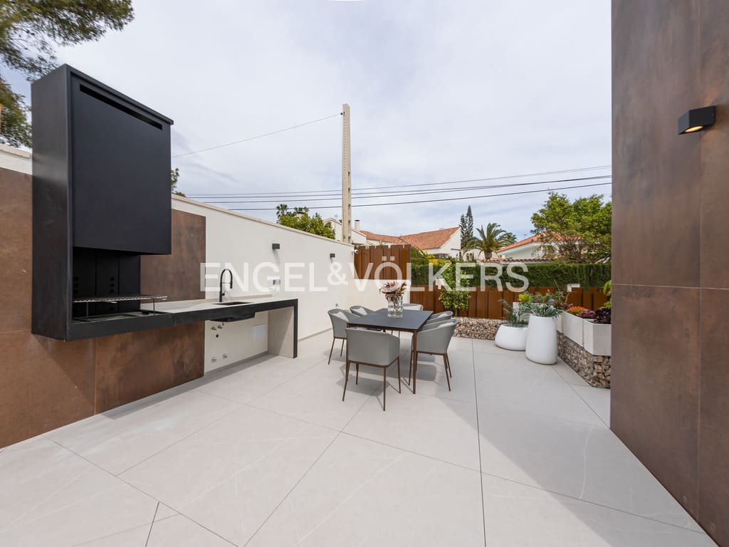 4 bedroom Villa for sale in Benidorm with pool garage - € 2,825,000 (Ref: 9956546)