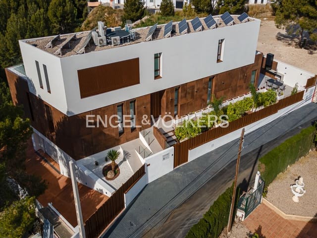 4 bedroom Villa for sale in Benidorm with pool garage - € 2,825,000 (Ref: 9956546)