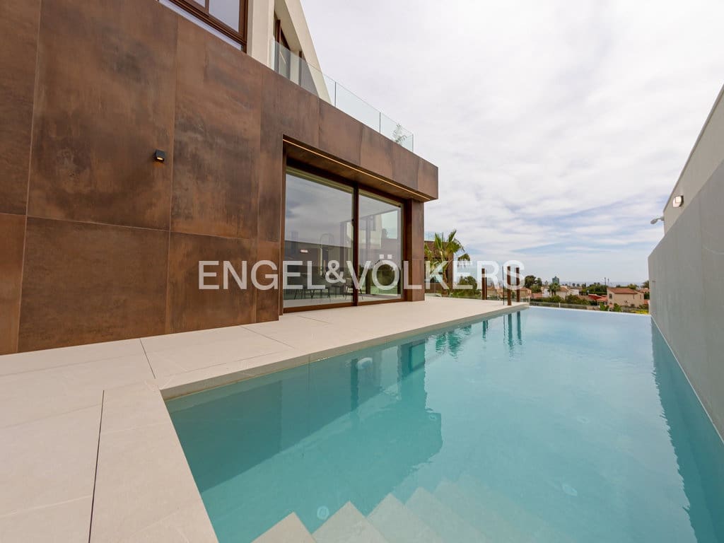 4 sypialnia Willa na sprzedaż w Benidorm z basenem garażem - 2 825 000 € (Ref: 9956546)